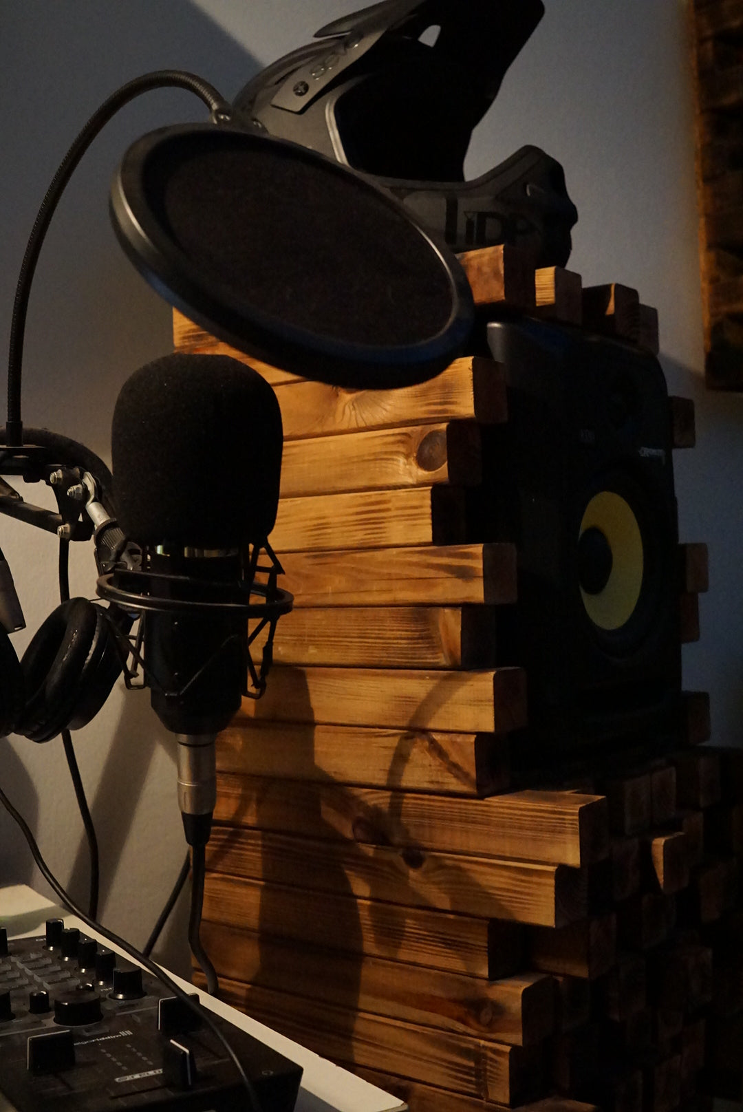 Babylon Skyscraper Monitors Stands