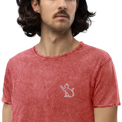 The Cat In The Heart denim t-shirt – garnet red, zoomed in view (3)